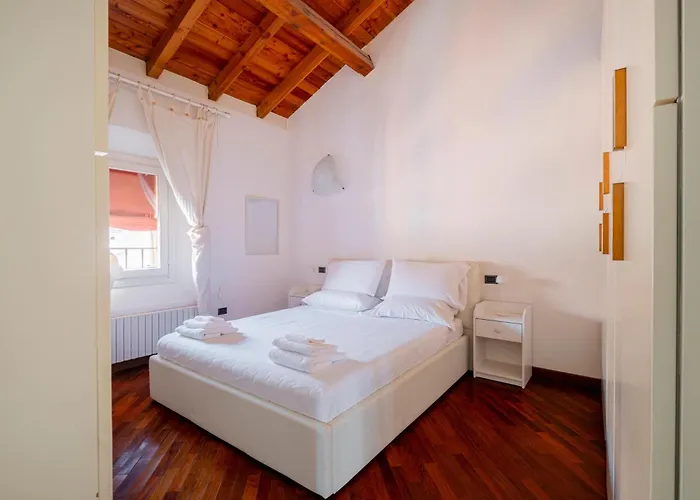 Homeby, Casa Indipendenza * بولونيا