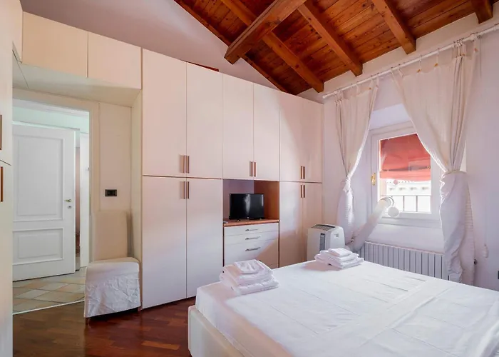 Homeby, Casa Indipendenza بولونيا